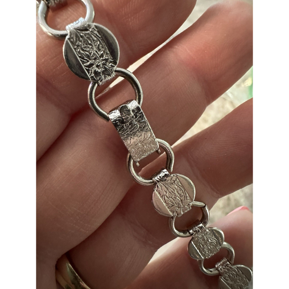 Vintage Sarah Coventry 1959 Young And Gay SilverTone Emboss Charm Link Bracelet - Picture 2 of 6